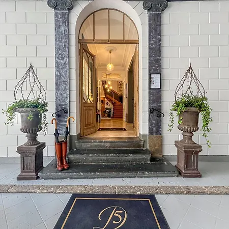 La Demeure N 5 Bed & Breakfast Kamerrijk